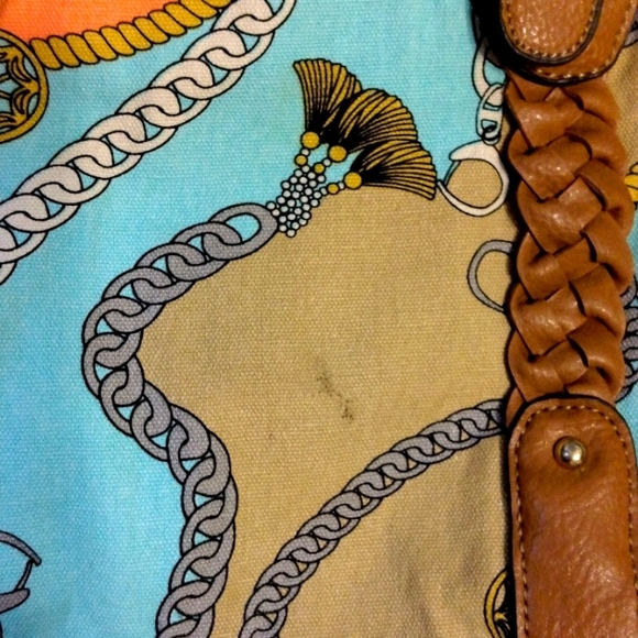 Jaclyn Smith Multicolored patchwork w/chains & tassels Design Shoulder Bag - Picture 6 of 6